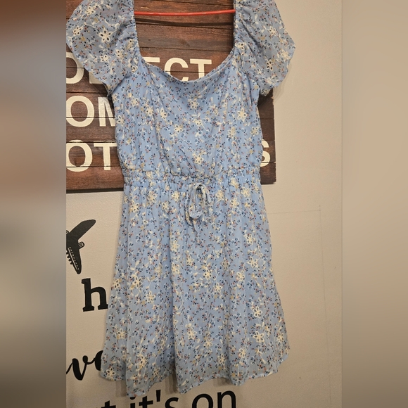 Dresses & Skirts - Floral Blue Dress